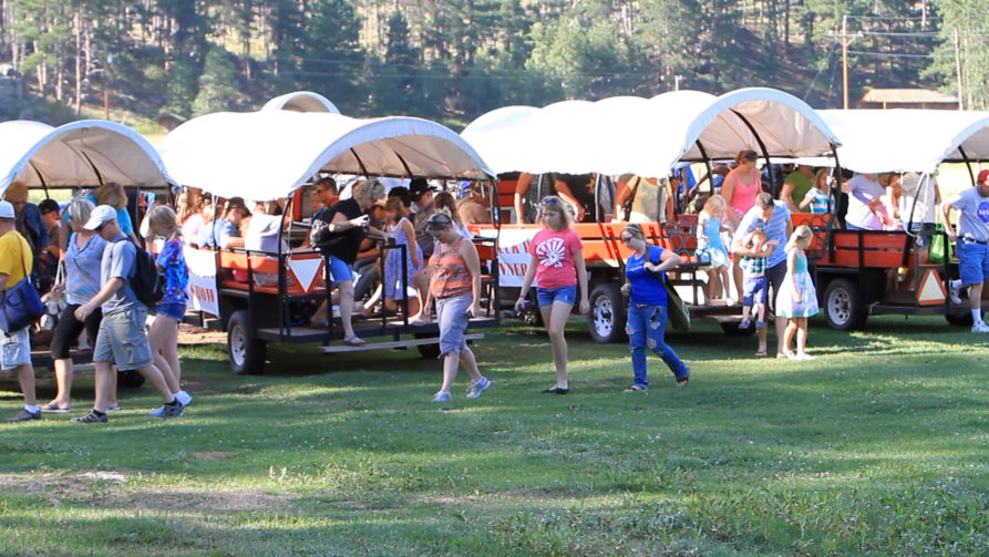 Horseback Riding & Chuck Wagon Dinner Show near Mt. Rushmore | Chuck ...